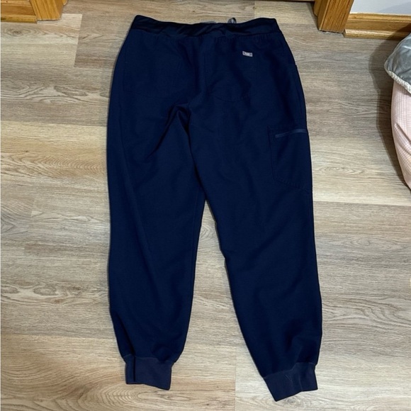 Figs Zamora Navy Jogger Scrub Pants size Large - Picture 10 of 10